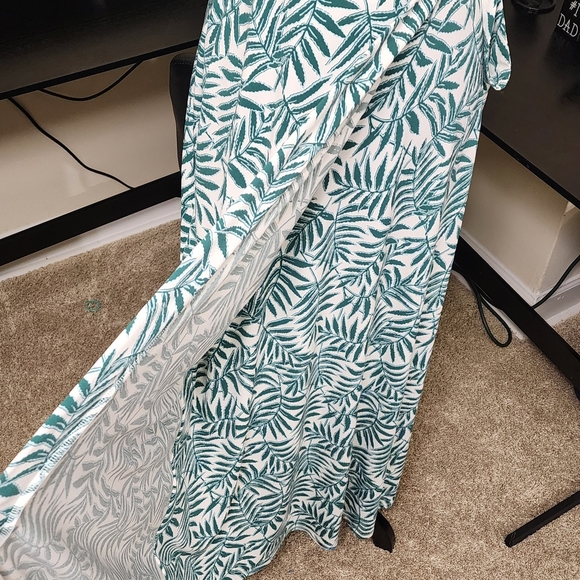 41 Hawthorn Teal Leaf Pattern Maxi Dress - Picture 6 of 9